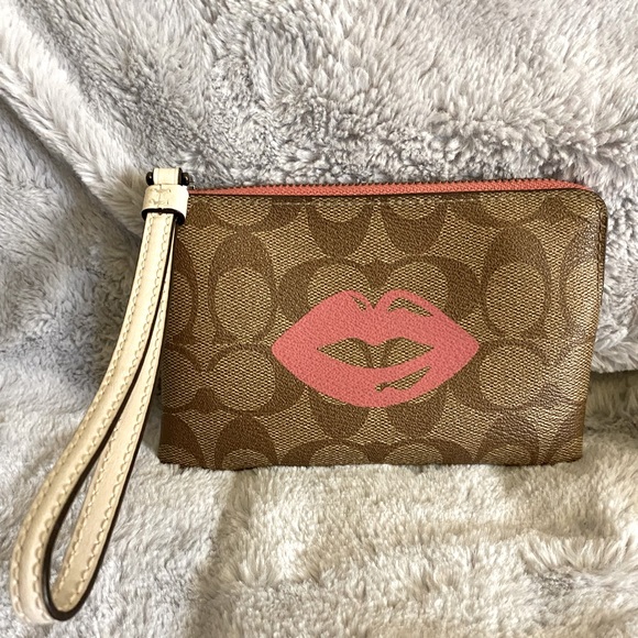 Coach Handbags - Coach Wristlet